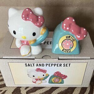 NEW Sanrio Hello Kitty Phone A Friend Blue Sky Salt & Pepper Shaker Set